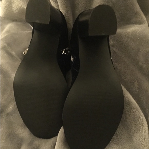 Stunning AND comfortable faux velvet navy open toe - Picture 6 of 6